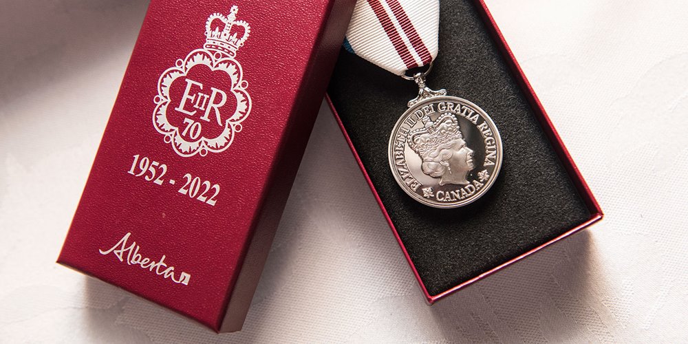 queen elizabeth ii's platinum jubilee medal