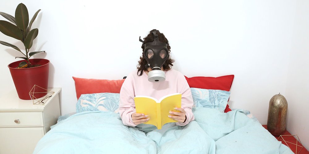 Yovan, istockphoto.com woman in bed wearing a gas mask